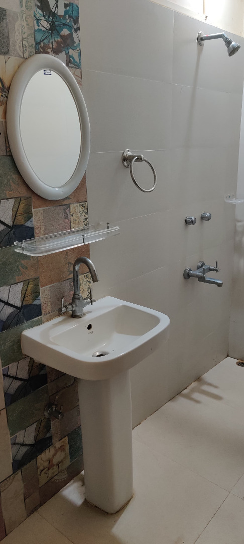 Unfurnished 4bhk in Divine Lane, Bagharbari, Guwahati, Assam, India for Rent